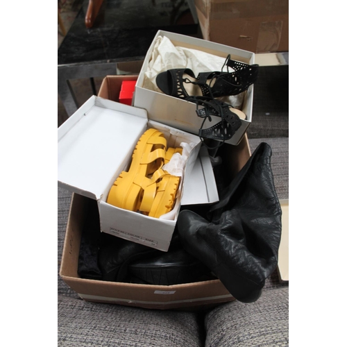 423 - LARGE BOX OF ASSORTED SHOES