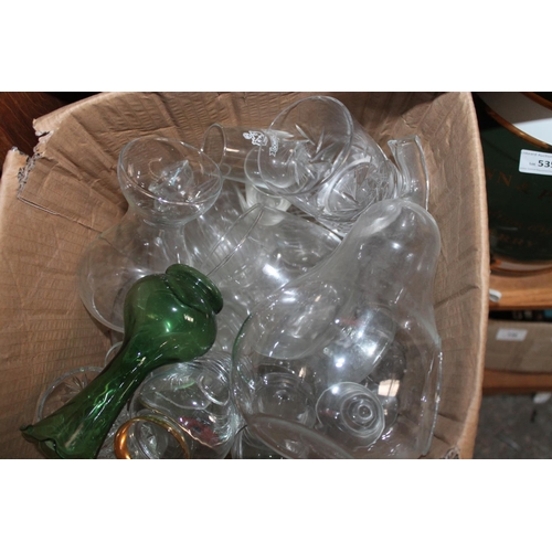 534 - BOX OF ASSORTED GLASS VASES