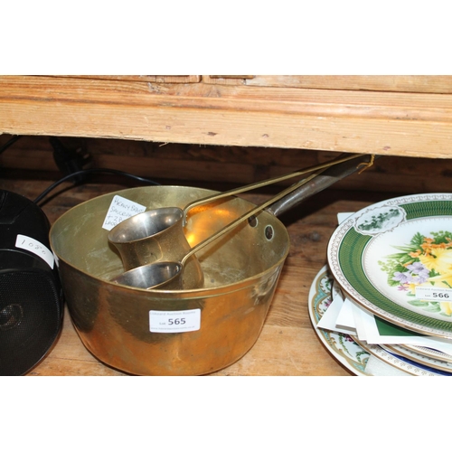 565 - HEAVY BRASS SAUCEPAN AND 2 X BRASS LADLES