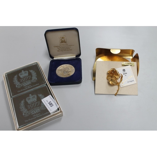 585 - GOLD PLATED ROSE, 6 X 1977 MIRRORS AND A LUTON BOROUGH COUNCIL 1985 MEDALLION