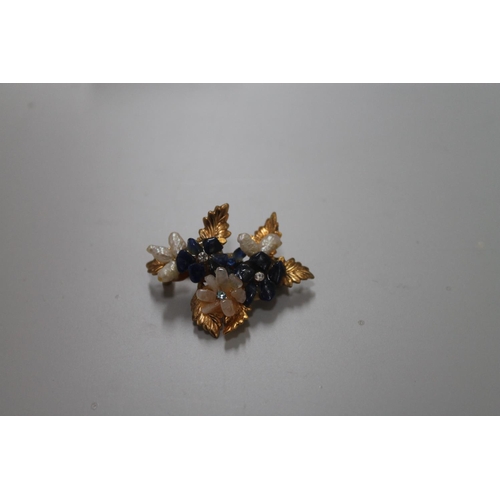 595 - DECORATIVE BROOCH