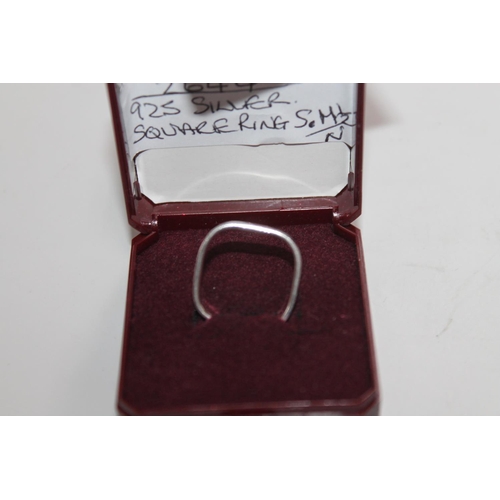 598 - 925 SILVER SQUARE RING, SIZE M 1/2 - N