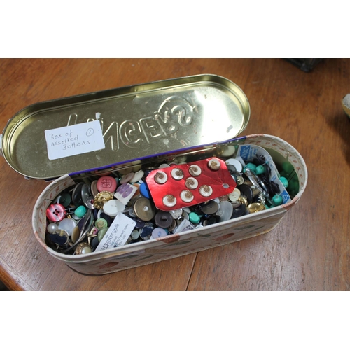 624 - TIN OF ASSORTED BUTTONS