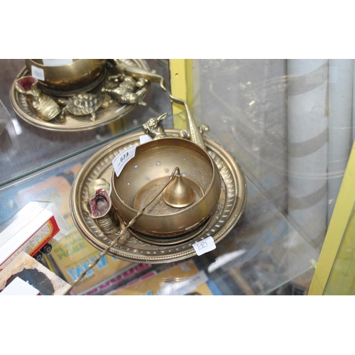 673 - QUANTITY OF BRASS ITEMS, TRAY, DISH, CANDLE SNUFFER AND CROCODILE ETC