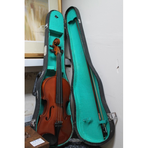 758 - CHILDS CASED VIOLIN AND BOW