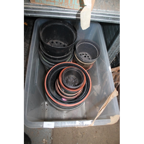 94 - LARGE TUB OF ASSORTED PLASTIC PLANT POTS