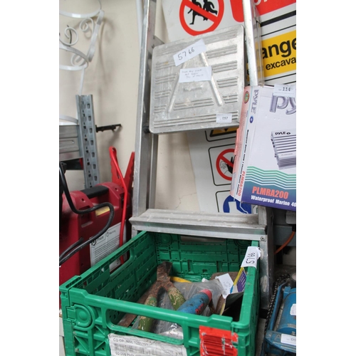 97 - SMALL ALUMINIUM STEPS AND GREEN TRAY OF GARDEN TOOLS