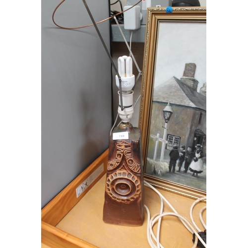 718 - BROWN CERAMIC TABLE LAMP