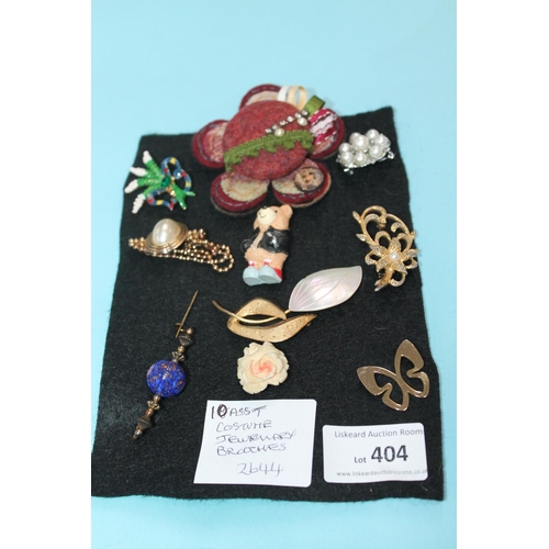 404 - 10 X ASSORTED COSTUME JEWELLERY BROOCHES