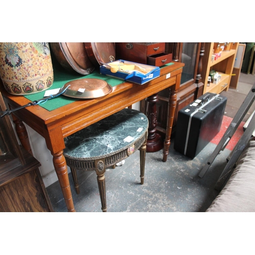 392 - VICTORIAN LIGHT OAK SWIVEL TOP FOLD OUT CARD TABLE