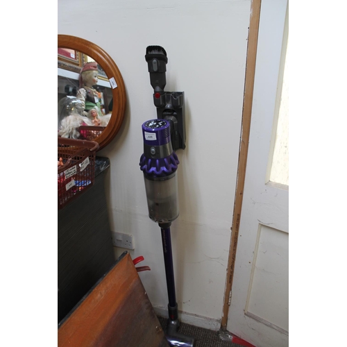 633 - DYSON VACUUM CLEANER FULLY WORKING