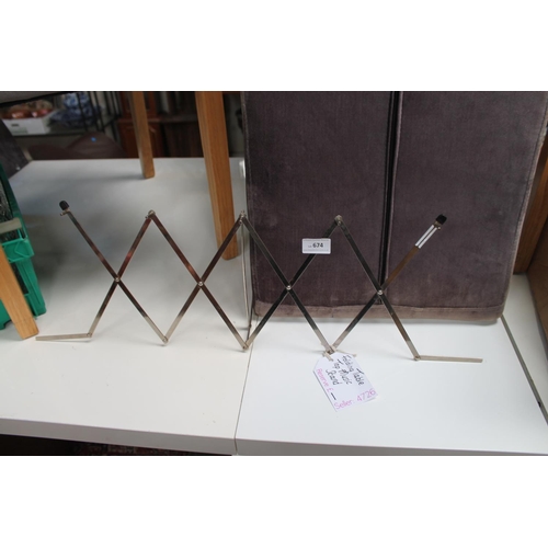 674 - FOLDING TABLETOP MUSIC STAND