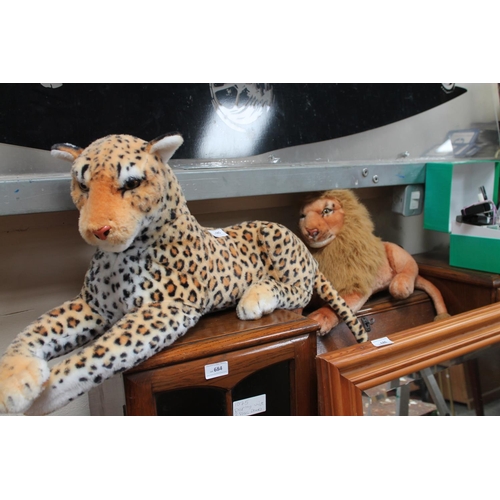 685 - CUDDLY TOY LION AND LEOPARD