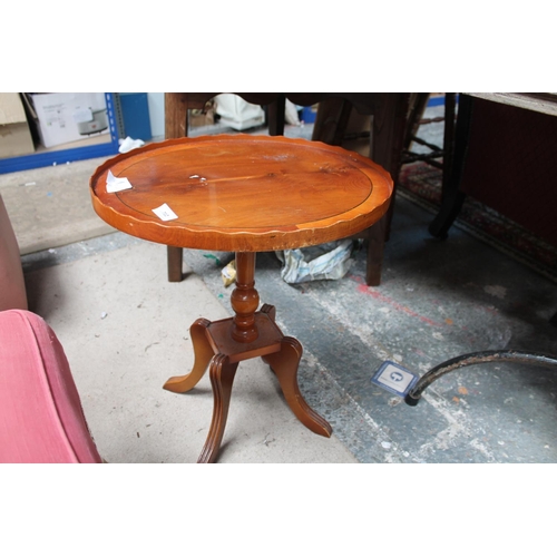 712 - YEW WOOD VENEERED MODERN INLAID WINE TABLE