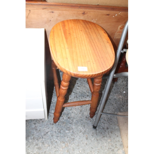 745 - PINE STOOL