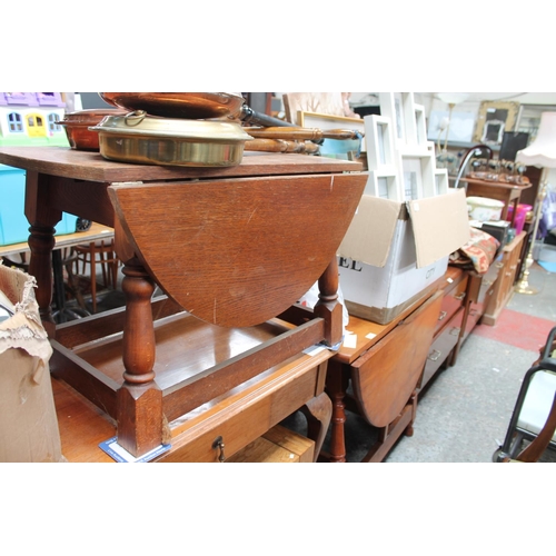 753 - OAK DROP LEAF SIDE TABLE