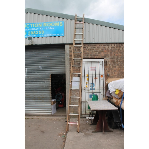 858 - VINTAGE LARGE EXTENDING WOODEN AND ALUMINIUM LADDER