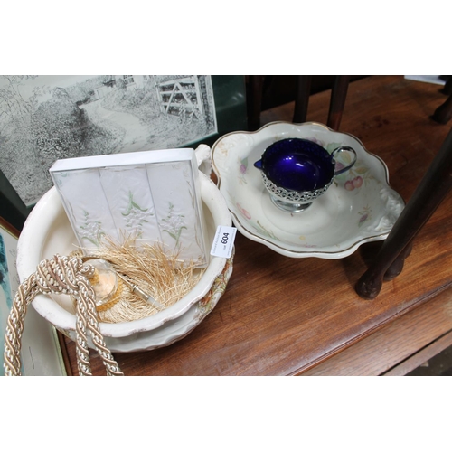 604 - CHAMBER POT AND DISH