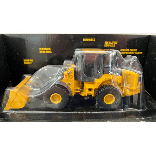 4 - ERTL JOHN DEERE 624K WHEEL LOADER 15415,
DIE CAST, 1:50,
BOXED, GREAT CONDITION