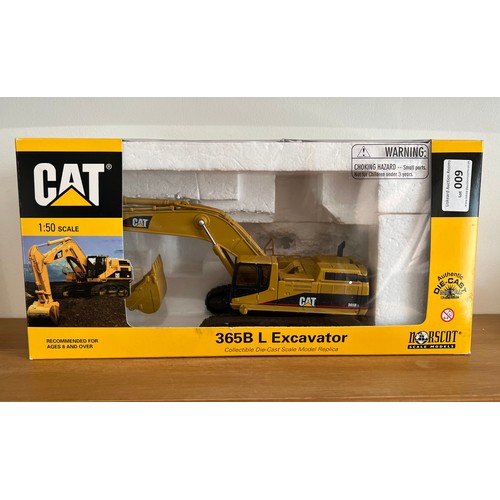 9 - NORSCOT CAT 365B L EXCAVATOR 55058,
DIE CAST, 1:50,
BOXED, GREAT CONDITION