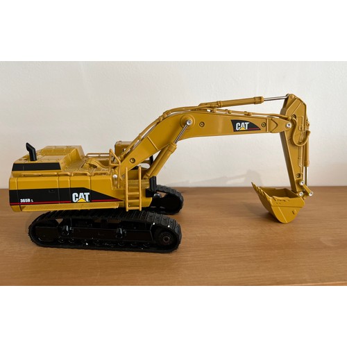 9 - NORSCOT CAT 365B L EXCAVATOR 55058,
DIE CAST, 1:50,
BOXED, GREAT CONDITION