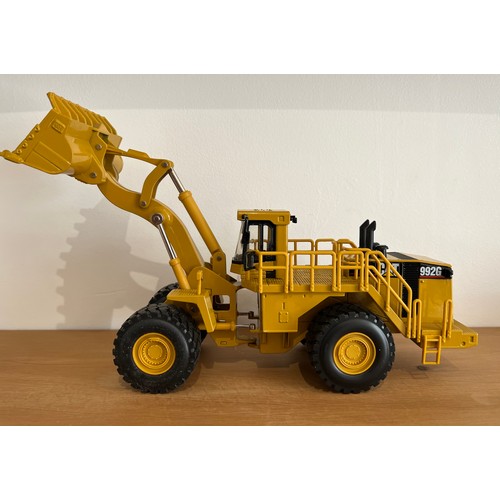 3 - NORSCOT CAT 992G WHEEL LOADER 55115,
DIE CAST, 1:50,
BOXED, GREAT CONDITION