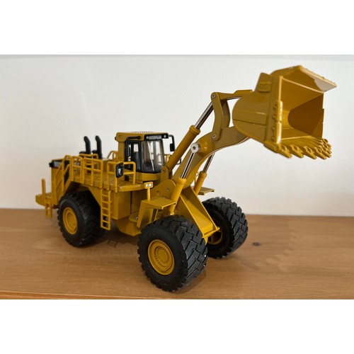 3 - NORSCOT CAT 992G WHEEL LOADER 55115,
DIE CAST, 1:50,
BOXED, GREAT CONDITION