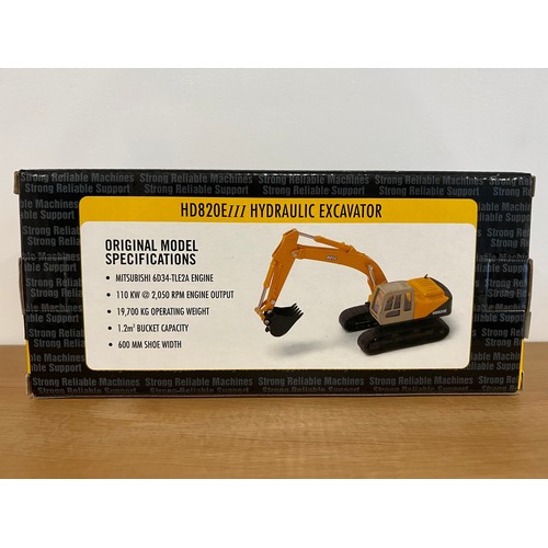 27 - ERTL HD820E III EXCAVATOR, REF:15852-1HD,
DIE CAST, 1:50,
BOXED, GREAT CONDITON