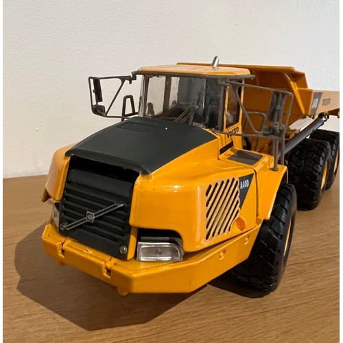 19 - MOTORART VOLVO A40D ARTICULATED DUMP TRUCK, REF:10267,
DIE CAST, 1:50, 
BOXED, GREAT CONDITION