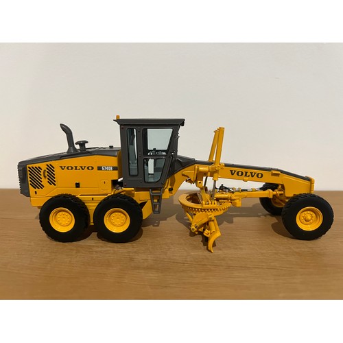 24 - MOTORART VOLVO G740B ROAD GRADER, REF:13152,
DIE CAST, 1:50,
BOXED, GREAT CONDITION