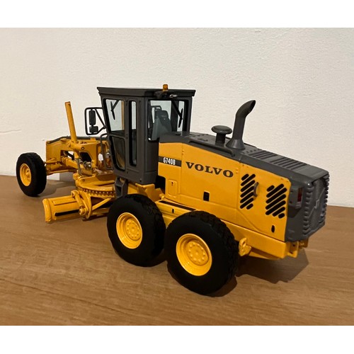 24 - MOTORART VOLVO G740B ROAD GRADER, REF:13152,
DIE CAST, 1:50,
BOXED, GREAT CONDITION