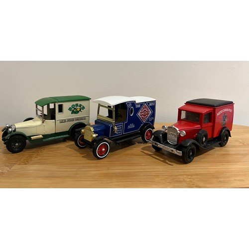 30 - 3 X MATCHBOX MODELS OF YESTERYEAR,
1 X Y-5 1927 TALBOT VAN ADVERTISING ROSES LIME CORDIAL (1:47).
1 ... 