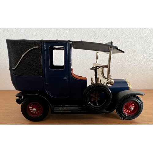 21 - 2 X MATCHBOX MODELS OF YESTERYEAR,
Y-28 1907 UNIC TAXI,
1 X DARK BLUE AND 1 X DARK RED.
DIE CAST, 1:... 