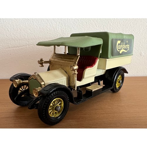 22 - 4 X MATCHBOX MODELS OF YESTERYEAR,
2 X 1918 CROSSLEY (1:47),
ADVERTISING CARLSBERG / KOHLE & KOKS.
2... 