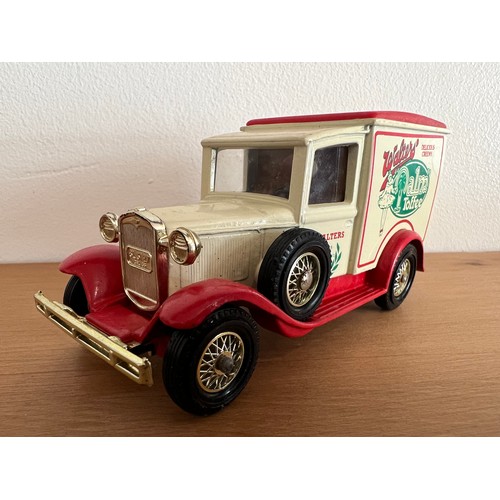 22 - 4 X MATCHBOX MODELS OF YESTERYEAR,
2 X 1918 CROSSLEY (1:47),
ADVERTISING CARLSBERG / KOHLE & KOKS.
2... 