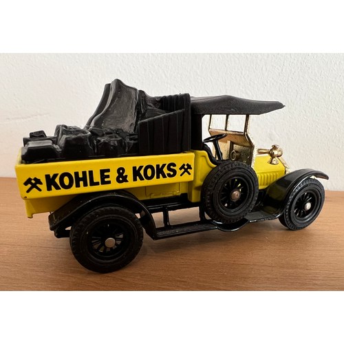 22 - 4 X MATCHBOX MODELS OF YESTERYEAR,
2 X 1918 CROSSLEY (1:47),
ADVERTISING CARLSBERG / KOHLE & KOKS.
2... 