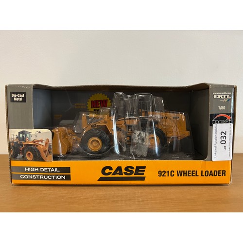 32 - ERTL CASE 921C WHEEL LOADER, 14407, DIE CAST. 1:50, BOXED, GREAT CONDITION (CLEAR PLASTIC OF BOX SLI... 