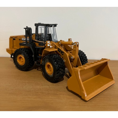 32 - ERTL CASE 921C WHEEL LOADER, 14407, DIE CAST. 1:50, BOXED, GREAT CONDITION (CLEAR PLASTIC OF BOX SLI... 