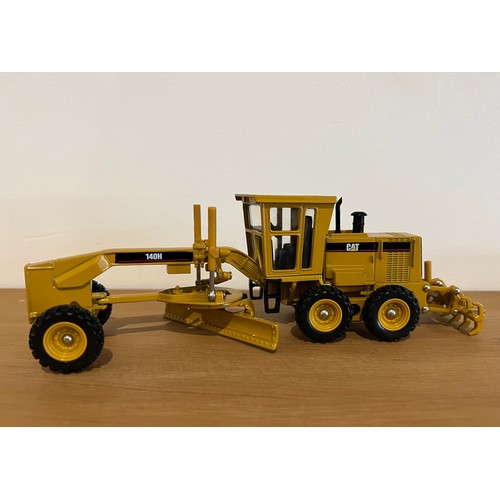 31 - NORSCOT CAT 140H MOTOR GRADER, 55030 DIE CAST, 1:50, BOXED, GREAT CONDITION