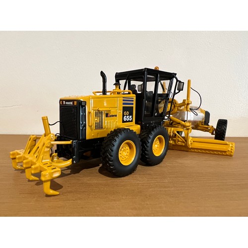 33 - KOMATSU GD655 MOTOR GRADER, 50-3062, DIE CAST, 1:50, BOXED, GREAT CONDITION