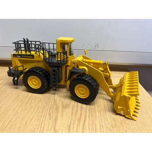 36 - KOMATSU WA800-3 WHEEL LOADER, REF:205, DIE CAST, 1:50, BOXED, GREAT CONDITION