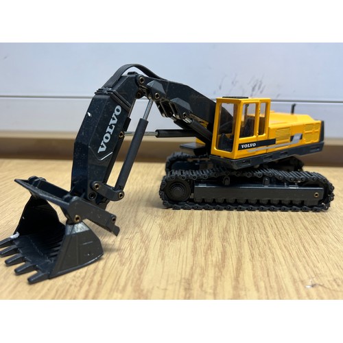 37 - JOAL VOLVO EC650 EXCAVATOR, REF:172, DIE CAST, 1:50, BOXED, GREAT CONDITION