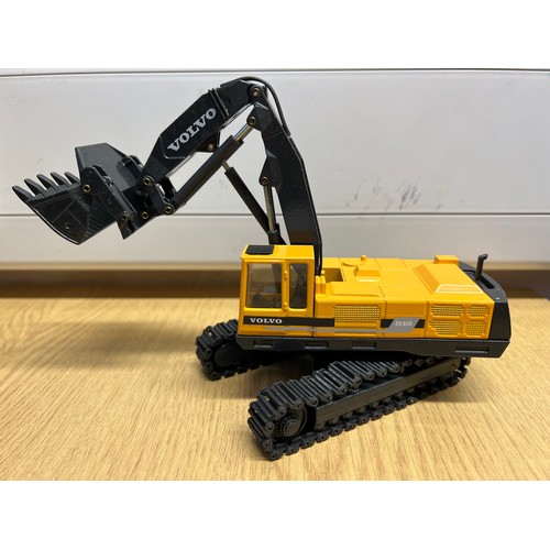 37 - JOAL VOLVO EC650 EXCAVATOR, REF:172, DIE CAST, 1:50, BOXED, GREAT CONDITION