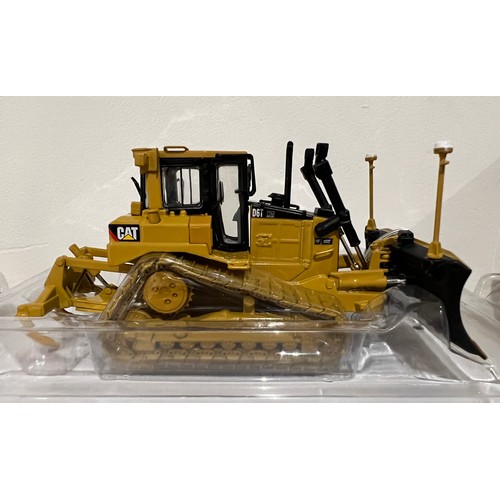 45 - NORSCOT CAT D6T XW VPAT TRACK TYPE TRACTOR WITH ACCUGRADE GPS, REF:55197, DIE CAST, 1:50, BOXED, GRE... 