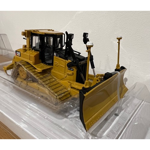 45 - NORSCOT CAT D6T XW VPAT TRACK TYPE TRACTOR WITH ACCUGRADE GPS, REF:55197, DIE CAST, 1:50, BOXED, GRE... 