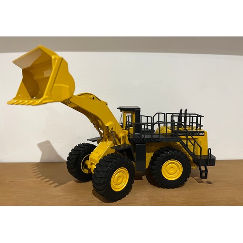 47 - KOMATSU WA900-3 WHEEL LOADER, REF:265, DIE CAST, 1:50, BOXED, GREAT CONDITION