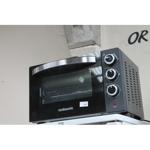 758 - COOKSWORKS MICROWAVE OVEN