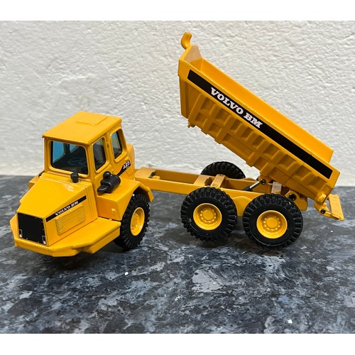 61 - JOAL VOLVO A25, COMPACT ARTICULATED DUMPTRUCK, 1:50, REF:231, DIE CAST, BOXED GREAT CONDITION