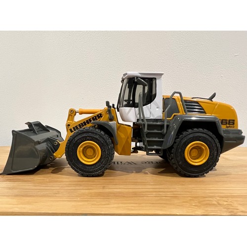 96 - SIKU SUPER, FOUR WHEEL LOADER, LIEBHERR, R 580, REF:3533, 1:50, DIE CAST, BOXED, GREAT CONDITION