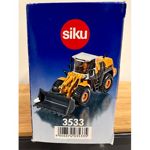 96 - SIKU SUPER, FOUR WHEEL LOADER, LIEBHERR, R 580, REF:3533, 1:50, DIE CAST, BOXED, GREAT CONDITION